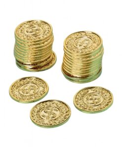 Gyldne plastikmønter i små stabler og løse mønter med dollar-symbol, brugt som dekoration til fest eller temaarrangement.