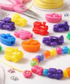 DIY smykkefremstilling med farverige plastikperler med transportmidler og armbånd