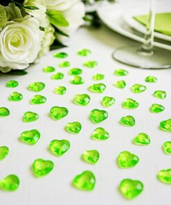 Limegrønne hjerteformede pynte diamanter i pose samt tre fremviste akryl hjerter foran produktet.