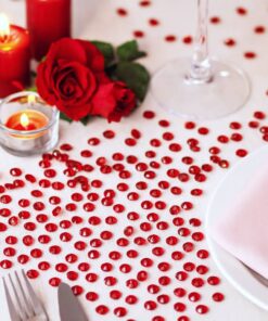 Røde pynte diamanter 6 mm som bordpynt på romantisk festbord