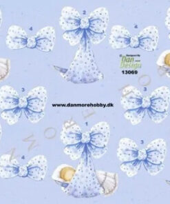 3D ark barnedåb dreng i svøb i blå farver til kortfremstilling og scrapbooking