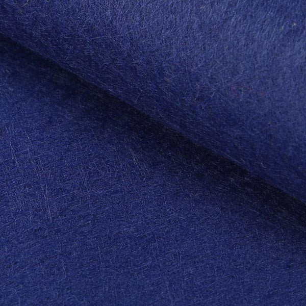 Nærbillede af mørk blå hobbyfilt 3 mm med blød struktur og ensartet overflade