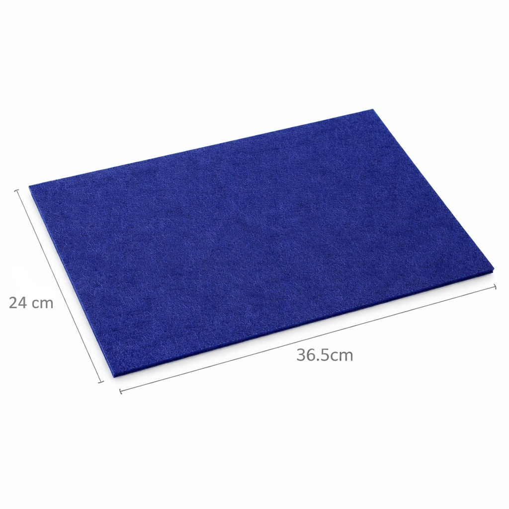 Mørk blå hobbyfilt 3 mm – filtark 36,5 x 24 cm vist på hvid baggrund
