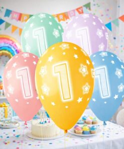 Fem farverige talballoner med nummer 1 i pyntet festlokale til børnefødselsdag.