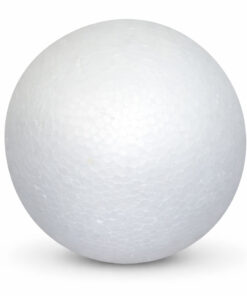 Hvid styropor kugle 70 mm isoleret på hvid baggrund til hobby og dekoration