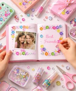 Kreativ scrapbooking med selvklæbende rhinsten blomster brugt til pynt i fotoalbum og DIY hobby