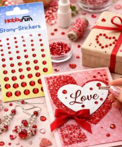 Kreativ kortfremstilling med selvklæbende røde rhinsten brugt til hobby og DIY-dekoration