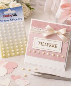 Selvklæbende halvperler i creme brugt på håndlavet kort med sløjfe og teksten Tillykke