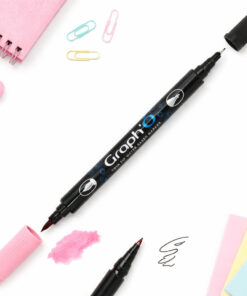 Graph’O twin tip tusch i lyserød vist med både fin spids og penselspids på hvid baggrund