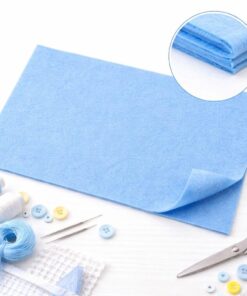 Lyseblå hobbyfilt i 1 mm tykkelse på 45 x 50 cm, vist som ark til kreativ hobby og DIY-projekter.