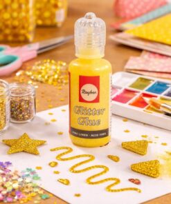 Gul glitterlim brugt til kreativ hobby med glitter, stjerner og DIY dekoration