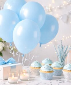 Lyseblå balloner og cupcakes på pyntet festbord – festpynt til babyshower og fødselsdag
