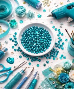 Kreativ hobby stemningsbillede med påfugle blå rhinsten, lim, sakse og pynt til scrapbooking og kortfremstilling