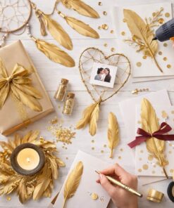 Kreativ hobbybord med DIY projekter og guld fjer til pynt og dekoration