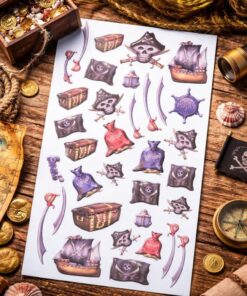 Ark med pirat stickers på træbord omgivet af guldmønter, kompas, reb, skattekiste og maritim pynt