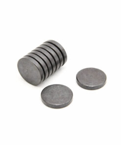 Runde flade magneter 20 mm 6 stk stærke hobby magneter på hvid baggrund