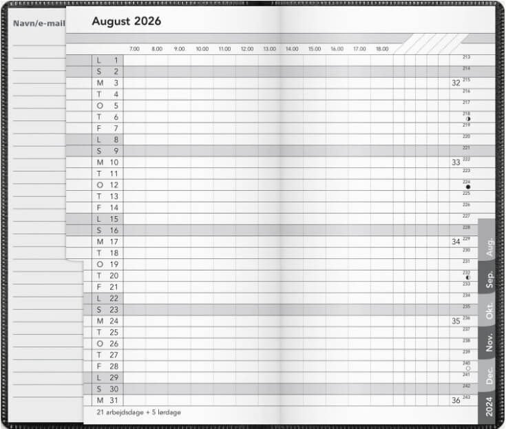 Sort Mayland Basic månedskalender 2026 med PP-plastforside og åbent månedsopslag med timeinddeling, dagsnummerering og notefelt.