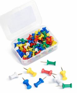 Assorterede farvede tegnestifter push pins i plastboks med 50 stk til opslagstavle og korktavle