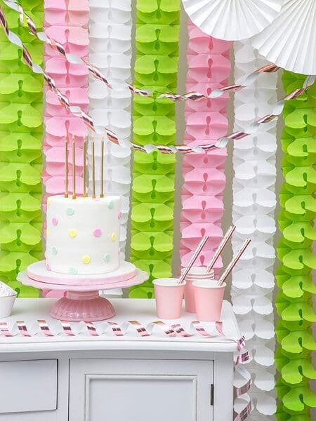 bordpynt-lyserøde-serpentiner