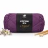 Mayflower Cotton 8/4 bomuldsgarn aubergine packshot med strikkepinde