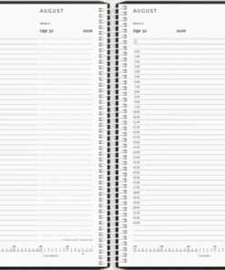 Mayland Timekalender 2026 med sort PP-plast omslag og spiralindbinding, vist både på forsiden og som åbent opslag med timeopdelt dagslayout