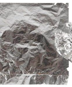 Ark af sølvfarvet bladmetal med krøllet, refleksiv overflade.