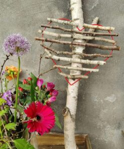 Rød hjerteformet metalramme fra Vaessen Creative til DIY-dekorationer og kreative projekter.