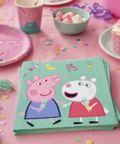 Gurli Gris servietter på festbord til børnefødselsdag med Peppa Pig tallerken, cupcake og pynt
