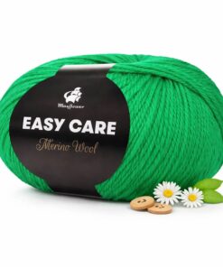 Mayflower Easy Care græsgrøn merino uldgarn nøgle på hvid baggrund med blomster