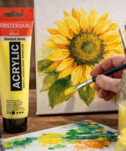 Amsterdam Standard akrylmaling Nickel Titanium Yellow i brug til at male en solsikke på lærred med pensel