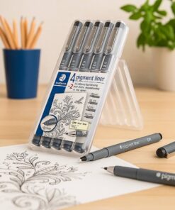 Sæt med 6 STAEDTLER Pigment Liner fineliners i størrelserne 0.05–0.8 mm.