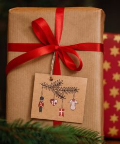 ule gavemærker med snor i kraftigt karton, dekorationsmotiver og naturfarvet jutesnor – perfekt til gaveindpakning