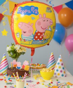 Gurli Gris folieballon som pynt til børnefødselsdag med kage og festbord