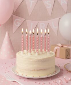 Skinnende lyserøde lagkagelys 7,5 cm på hvid lagkage til fest