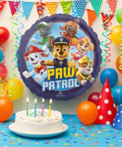 Paw Patrol folieballon som pynt til børnefødselsdag med kage, balloner og festdekoration