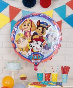 Paw Patrol folieballon 45 cm i pyntet festmiljø med børnefødselsdagstema