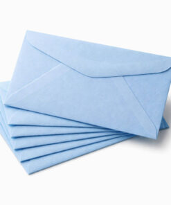 Papperix lysblå M65 kuverter i 5-pak vist som packshot på hvid baggrund