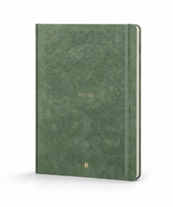 Notebook Deluxe A5 grøn notesbog med præget mønster og elastikbånd på hvid baggrund