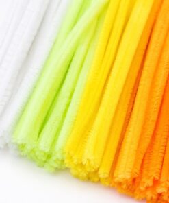 Close-up detaljebillede af chenille piberenser gul mix 6mm med blød fluffy struktur og farverige nuancer